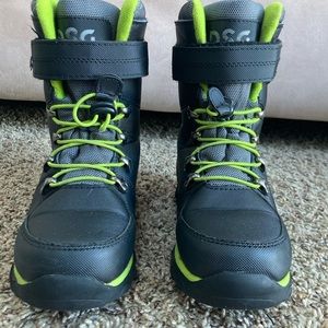 Unisex snow boots, great condition! Only worn once
